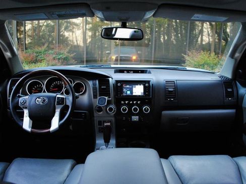 Used 2017 Toyota Sequoia Platinum image 2