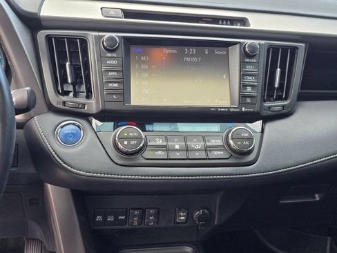 Used 2018 Toyota RAV4 Limited AWD/4WD image 21