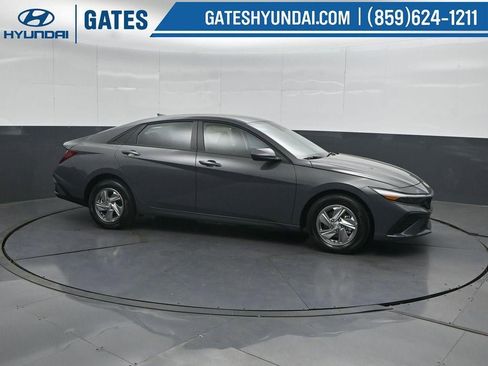 New 2026 Hyundai Elantra SE FWD image 1