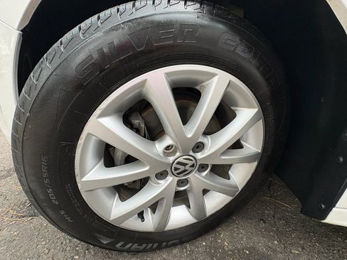 Used 2011 Volkswagen Jetta SE FWD image 42