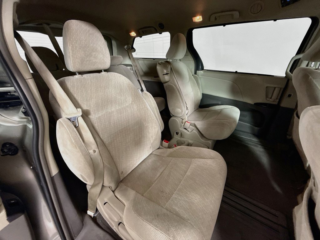 Used 2017 Toyota Sienna LE FWD image 26