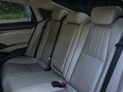 Used 2020 Honda Accord Touring image 18