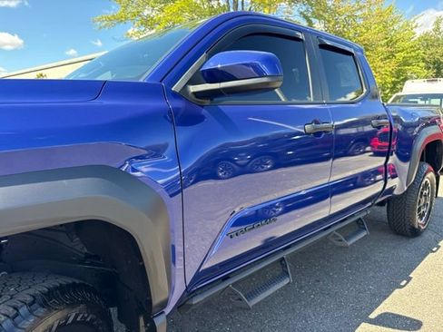 Used 2025 Toyota Tacoma TRD Off-Road AWD/4WD image 4