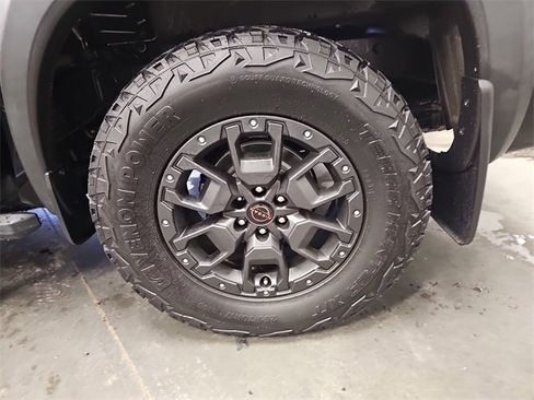 Used 2022 Nissan Frontier PRO-4X w/ Pro-4X Premium Package image 32