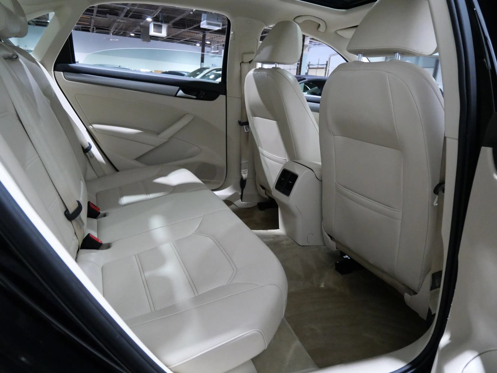 Used 2014 Volkswagen Passat TDI SE FWD image 11