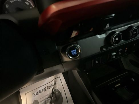 Used 2018 Toyota Tacoma TRD Sport image 27