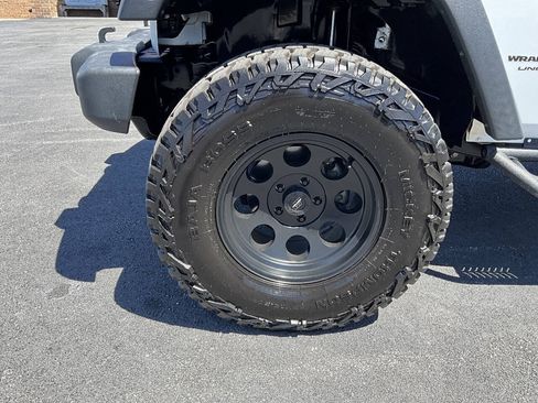 Used 2018 Jeep Wrangler Unlimited Sport AWD/4WD image 17
