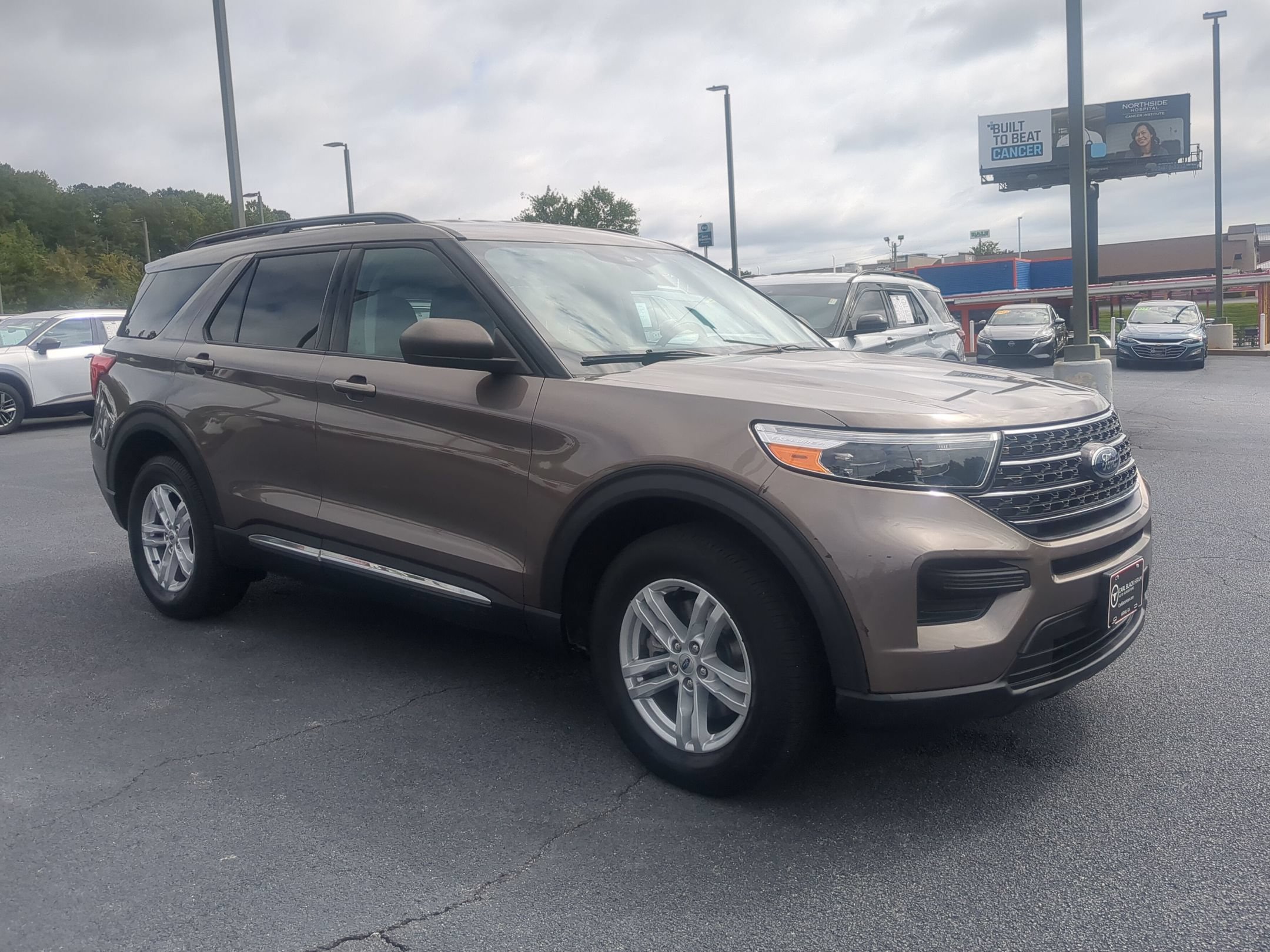 Used 2021 Ford Explorer XLT AWD/4WD image 3
