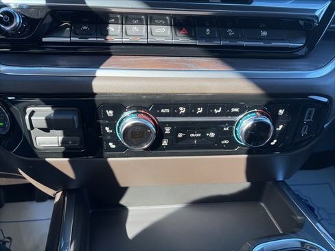 New 2026 GMC Sierra 1500 SLT image 23