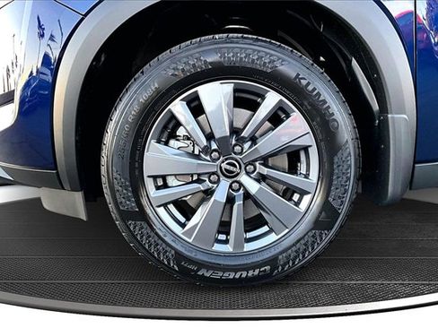 New 2025 Nissan Pathfinder SV image 11