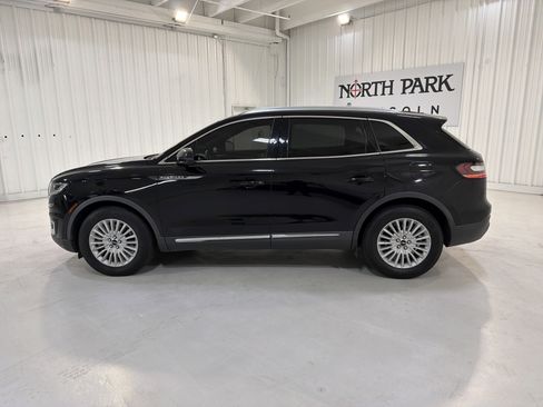 Used 2019 Lincoln Nautilus FWD image 2