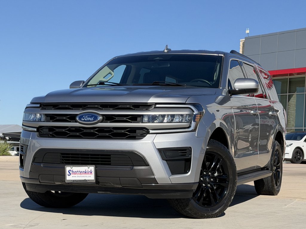Used 2024 Ford Expedition XLT RWD image 2