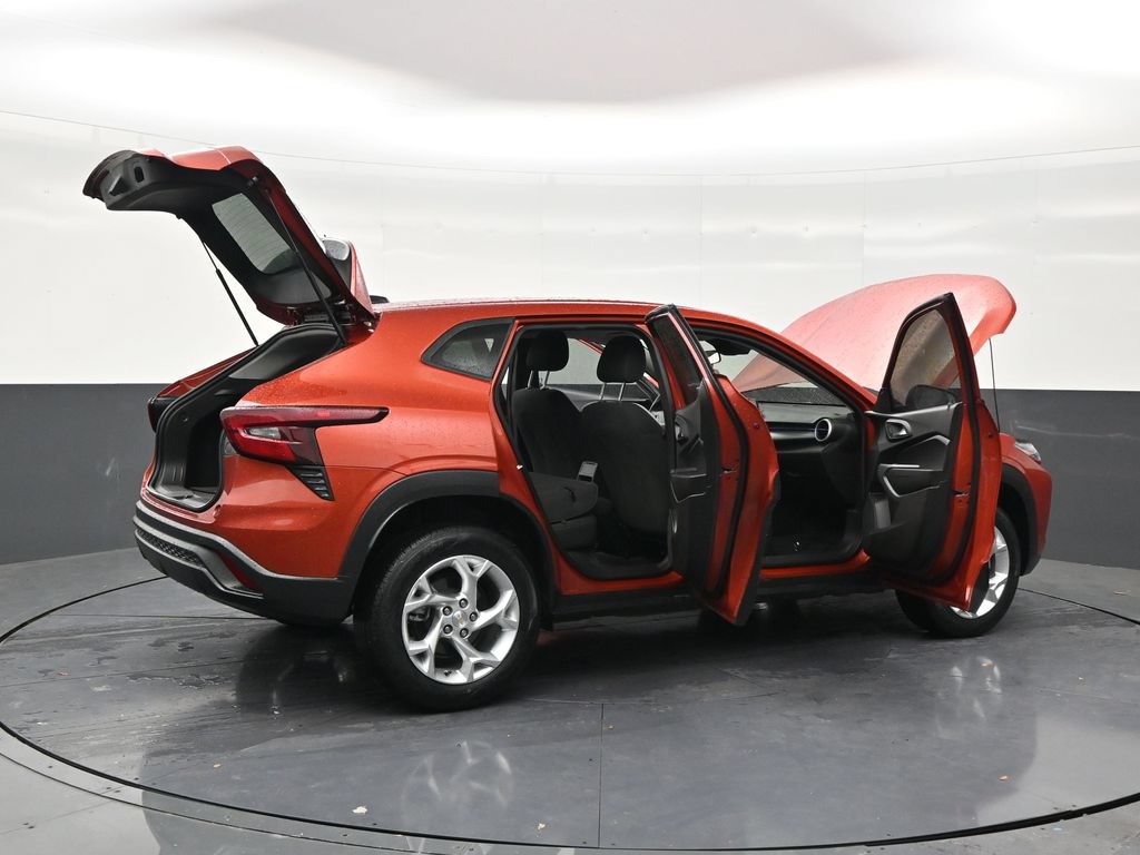 Used 2024 Chevrolet Trax LS w/ LS Convenience Package FWD image 28