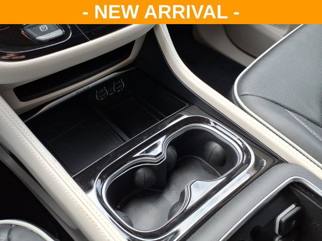 Used 2024 Chrysler Pacifica Limited FWD image 25