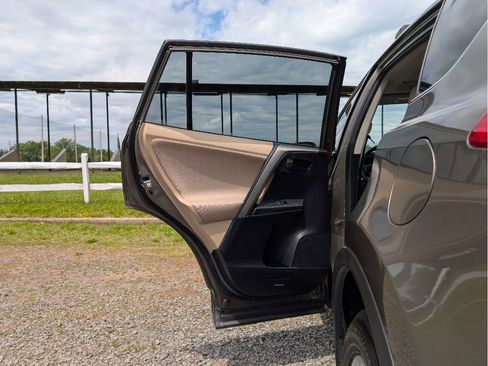 Used 2013 Toyota RAV4 XLE AWD/4WD image 11