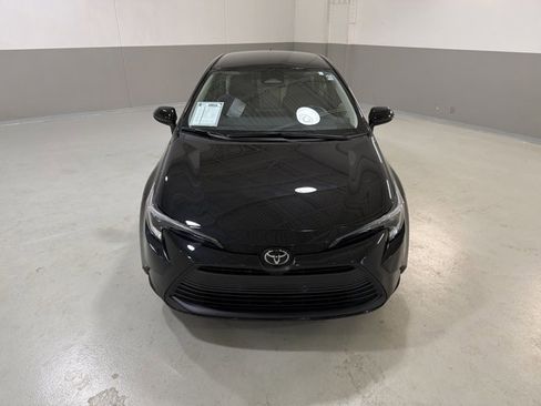 Used 2026 Toyota Corolla LE w/ LE Premium Package image 3