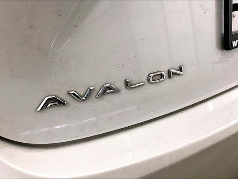 Used 2016 Toyota Avalon Limited image 14