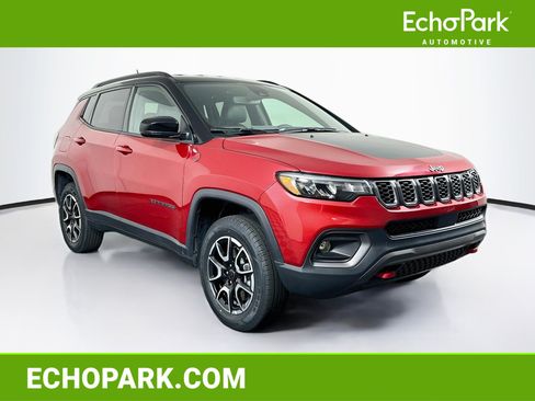Used 2025 Jeep Compass Trailhawk AWD/4WD image 1