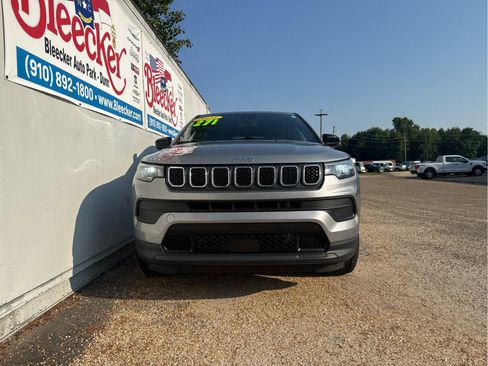 Used 2023 Jeep Compass Sport AWD/4WD image 5