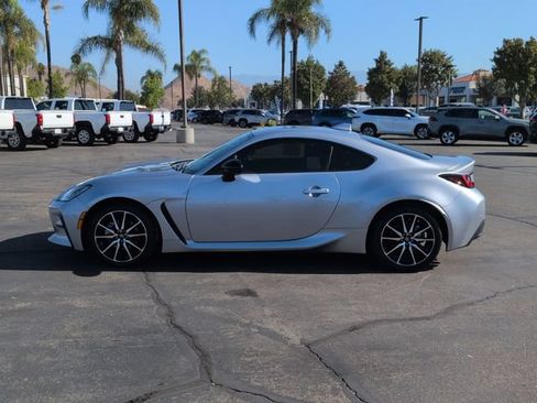 Used 2023 Toyota GR86 w/ ALL Weather Mat Package (TMS) RWD image 8