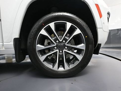 Used 2023 Jeep Grand Cherokee L Overland w/ Advanced Protech Group III image 18