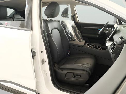 New 2025 VinFast VF 8 Eco AWD/4WD image 13