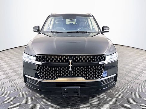 Used 2025 Lincoln Navigator Reserve AWD/4WD image 2