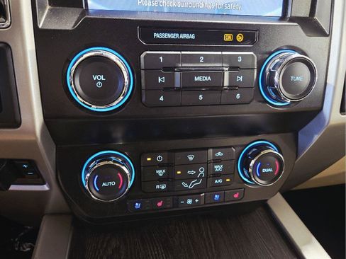 Used 2020 Ford F250 Lariat w/ Lariat Ultimate Package AWD/4WD image 40