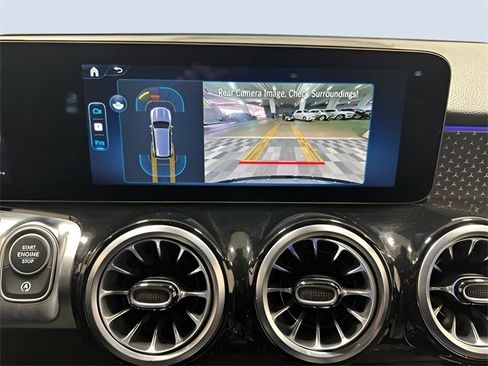 Used 2025 Mercedes-Benz GLB 250 4MATIC image 24