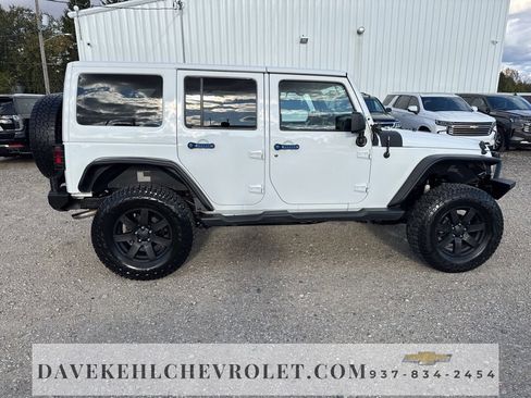 Used 2015 Jeep Wrangler Unlimited Sahara w/ Connectivity Group image 7