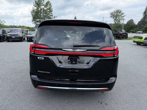Used 2025 Chrysler Pacifica Select FWD image 7