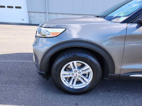Used 2023 Ford Explorer XLT AWD/4WD image 10
