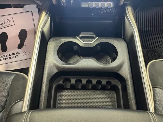 Used 2022 RAM 1500 Laramie AWD/4WD image 18