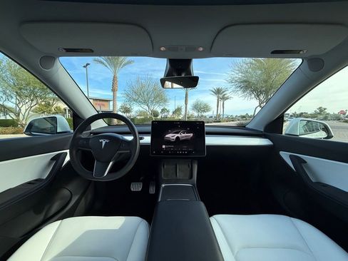 Used 2022 Tesla Model Y Performance image 11