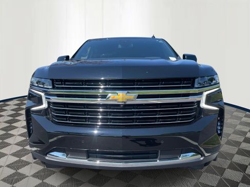 Used 2023 Chevrolet Suburban LT w/ LT Signature Package AWD/4WD image 2