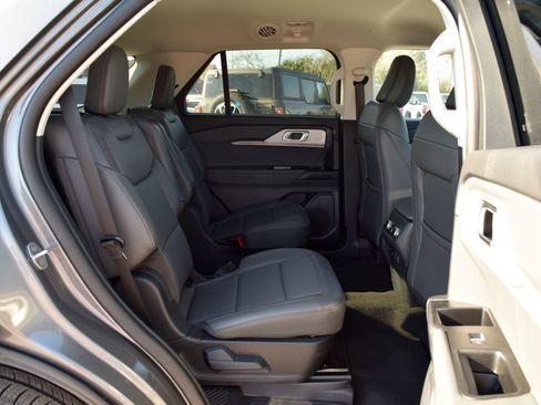 New 2026 Ford Explorer Active w/ Active Comfort Package image 24