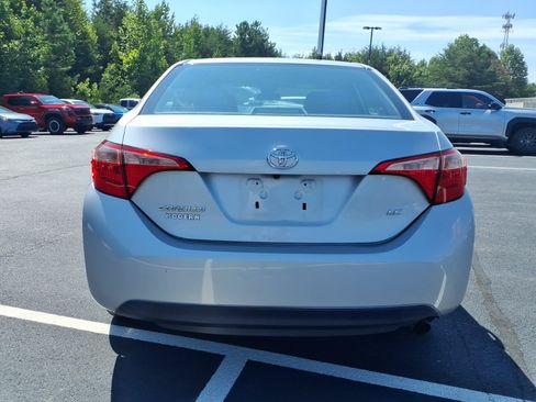 Used 2017 Toyota Corolla LE FWD image 4