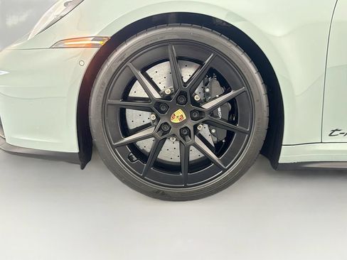 Used 2025 Porsche 911 Carrera 4 GTS AWD/4WD image 32