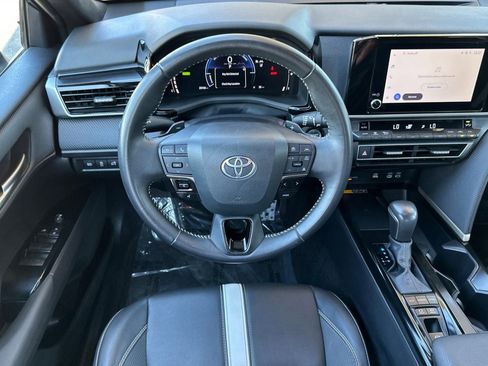 Used 2025 Toyota Camry SE image 15