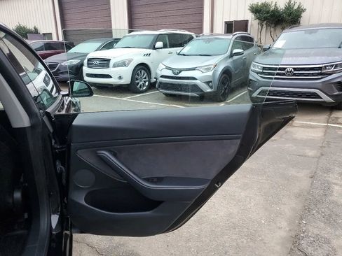 Used 2021 Tesla Model 3 Standard Range Plus image 16