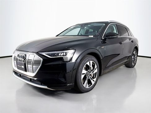 Certified 2023 Audi e-tron Premium Plus w/ Premium Plus Package image 3