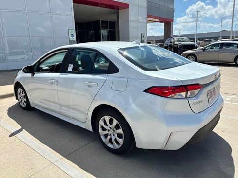 Used 2025 Toyota Corolla LE FWD image 3