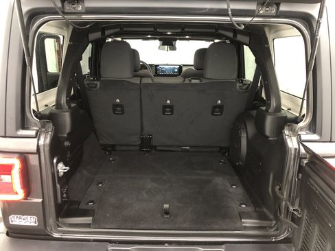 Certified 2025 Jeep Wrangler Sport S image 9