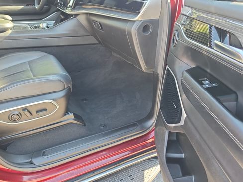 Used 2022 Jeep Wagoneer Series III w/ Flexible Seating Group AWD/4WD image 30