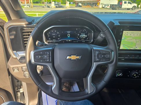 Used 2023 Chevrolet Silverado 1500 LT w/ Z71 Off-Road Package AWD/4WD image 10