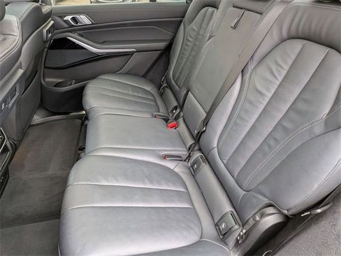 Used 2021 BMW X7 xDrive40i w/ Cold Weather Package image 26