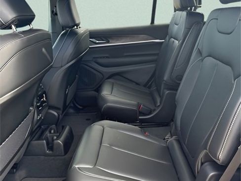 New 2025 Jeep Grand Cherokee L Limited image 24