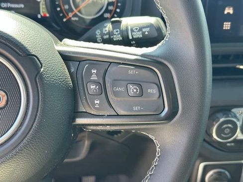Used 2025 Jeep Wrangler Unlimited Rubicon AWD/4WD image 5