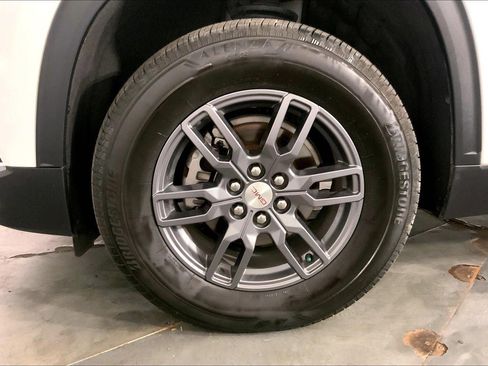 Used 2025 GMC Acadia Elevation AWD/4WD image 9