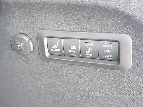 Used 2024 Chrysler Pacifica Pinnacle AWD/4WD image 34